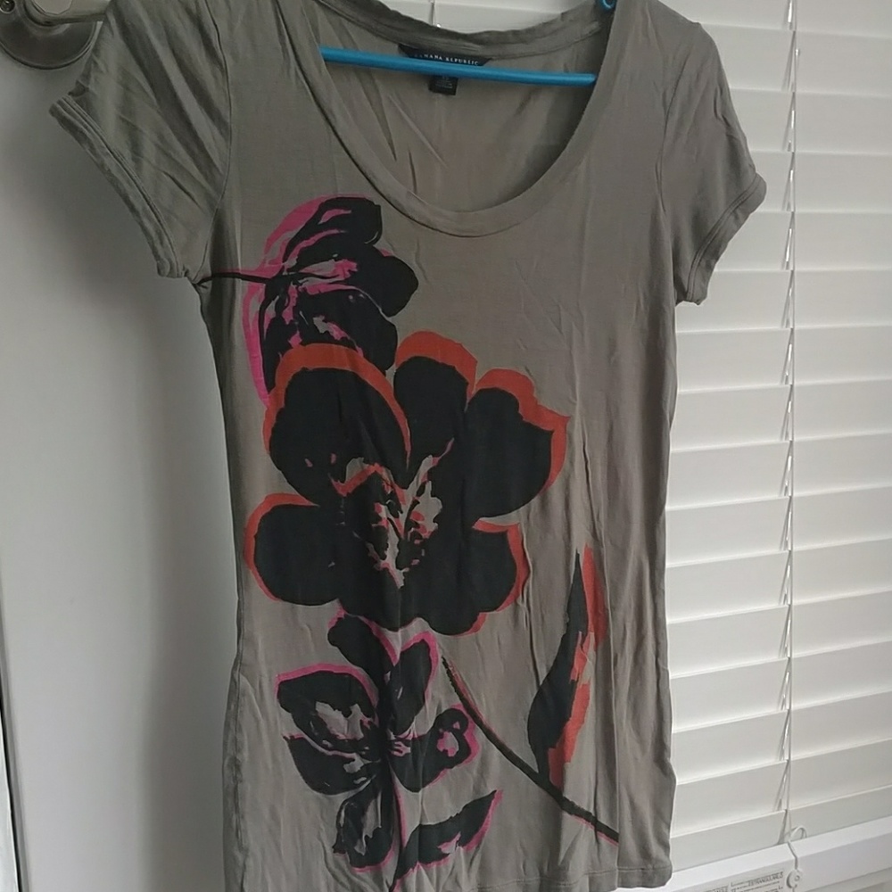 Banana Republic graphic t
